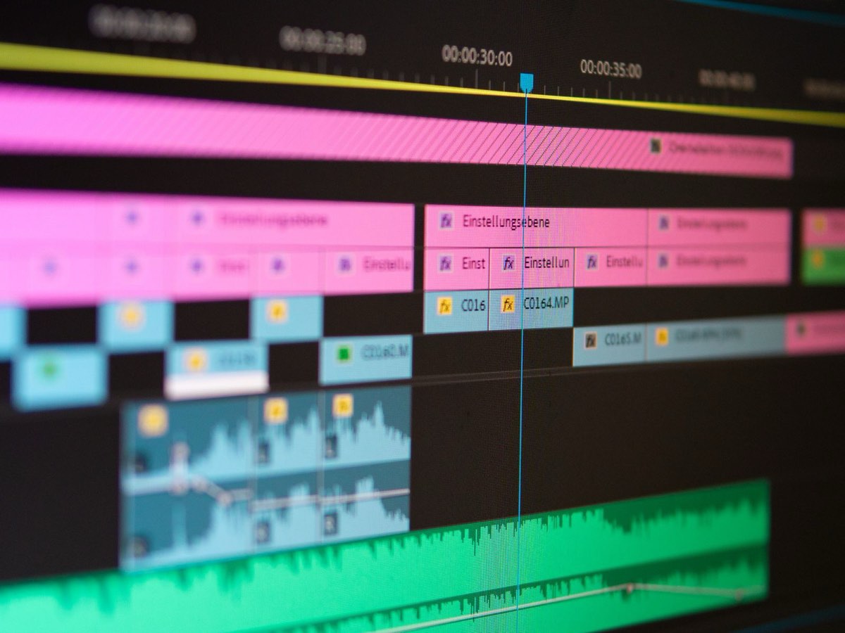 Pantalla con la línea de tiempo de un programa de edición de video